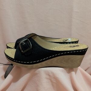 Elegant Black Wedge Sandals with Buckle